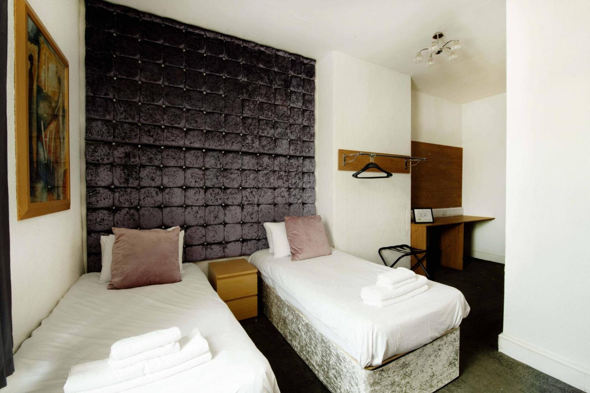 Hotels 24-7 - The Old Victoria Hotel Newport  Buitenkant foto