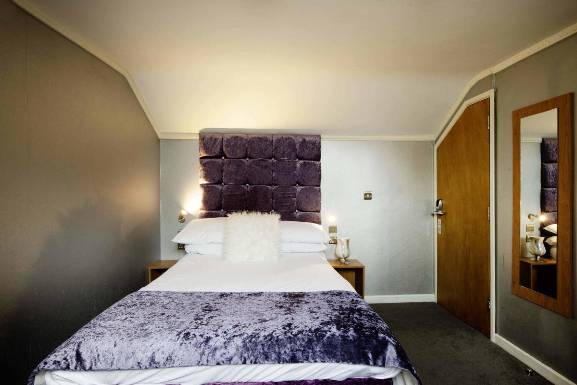 Hotels 24-7 - The Old Victoria Hotel Newport  Buitenkant foto