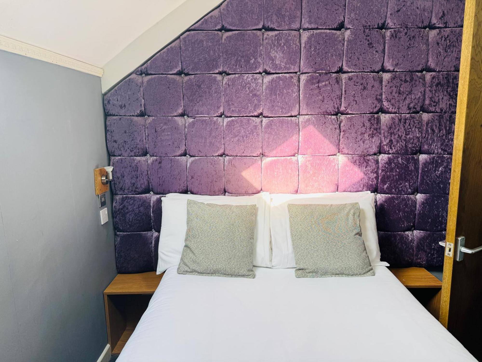 Hotels 24-7 - The Old Victoria Hotel Newport  Buitenkant foto